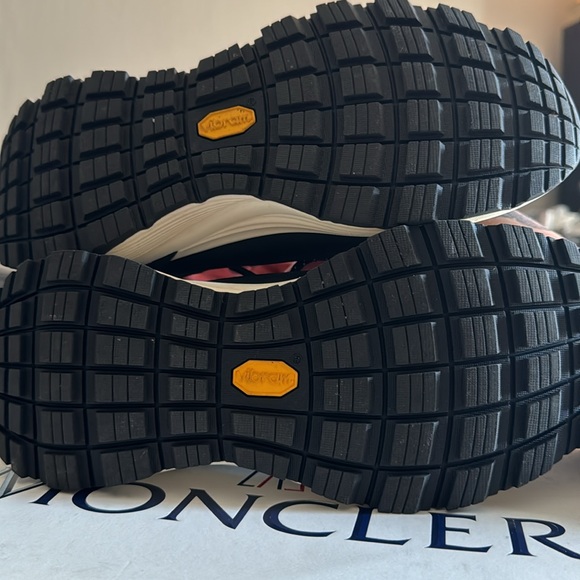 Like new. Size 38.5, but fits small. Better suited for US 7/7.5. - Picture 4 of 7